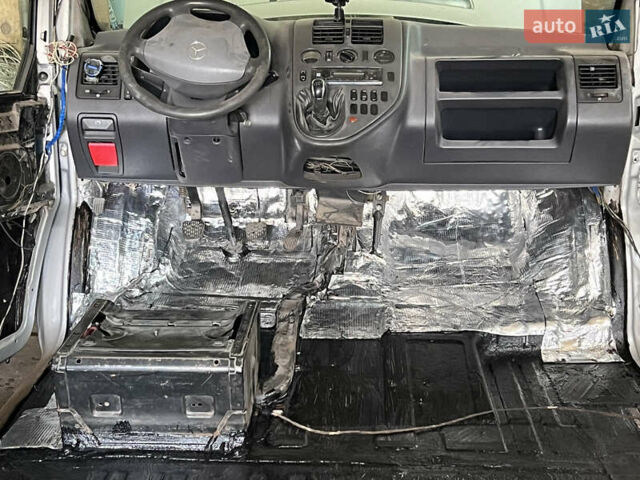 Сірий Мерседес Віто, об'ємом двигуна 2.2 л та пробігом 393 тис. км за 6000 $, фото 19 на Automoto.ua