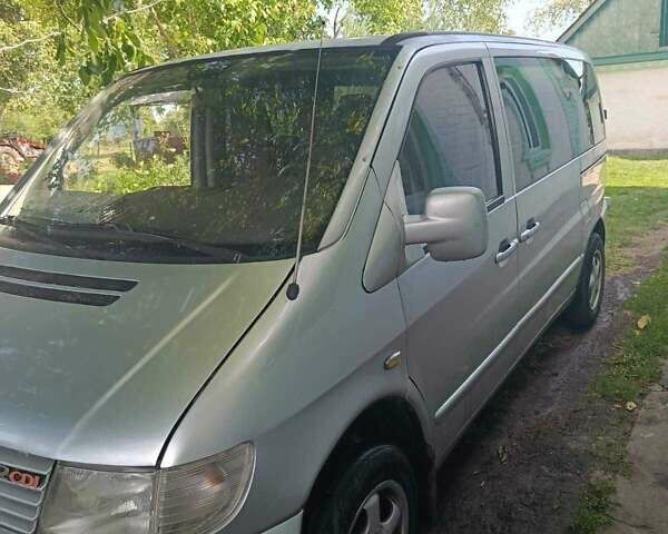 Серый Мерседес Вито, объемом двигателя 2.2 л и пробегом 350 тыс. км за 4700 $, фото 3 на Automoto.ua