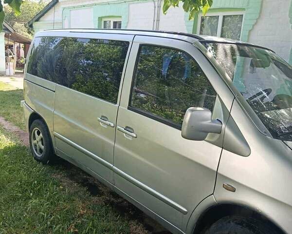 Серый Мерседес Вито, объемом двигателя 2.2 л и пробегом 350 тыс. км за 4700 $, фото 2 на Automoto.ua