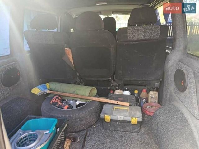 Серый Мерседес Вито, объемом двигателя 2.2 л и пробегом 350 тыс. км за 4700 $, фото 9 на Automoto.ua