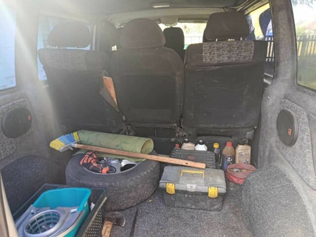 Серый Мерседес Вито, объемом двигателя 2.2 л и пробегом 350 тыс. км за 4700 $, фото 11 на Automoto.ua