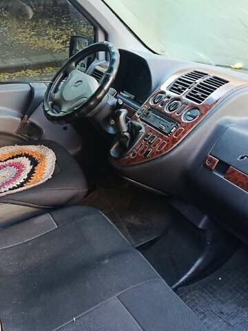 Серый Мерседес Вито, объемом двигателя 2.15 л и пробегом 500 тыс. км за 3000 $, фото 4 на Automoto.ua