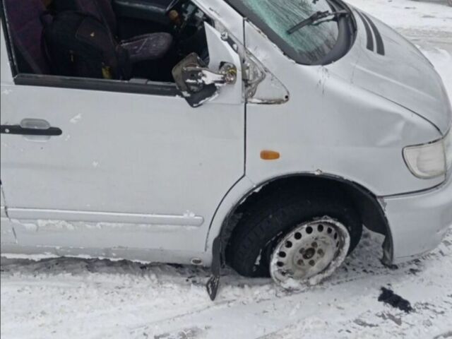 Серый Мерседес Вито, объемом двигателя 2.2 л и пробегом 400 тыс. км за 1000 $, фото 1 на Automoto.ua