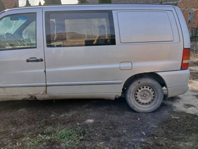 Серый Мерседес Вито, объемом двигателя 2.2 л и пробегом 331 тыс. км за 2000 $, фото 2 на Automoto.ua