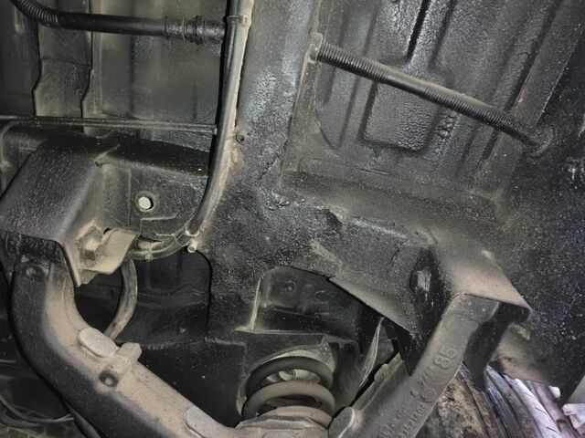 Серый Мерседес Вито, объемом двигателя 2.2 л и пробегом 240 тыс. км за 5400 $, фото 16 на Automoto.ua