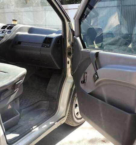 Серый Мерседес Вито, объемом двигателя 2.15 л и пробегом 300 тыс. км за 3800 $, фото 7 на Automoto.ua