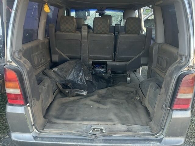 Серый Мерседес Вито, объемом двигателя 2.2 л и пробегом 500 тыс. км за 3000 $, фото 6 на Automoto.ua