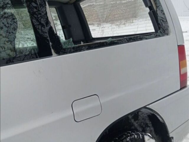 Серый Мерседес Вито, объемом двигателя 2.2 л и пробегом 400 тыс. км за 1000 $, фото 4 на Automoto.ua