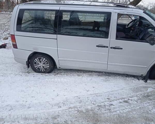 Серый Мерседес Вито, объемом двигателя 2.15 л и пробегом 450 тыс. км за 1500 $, фото 2 на Automoto.ua