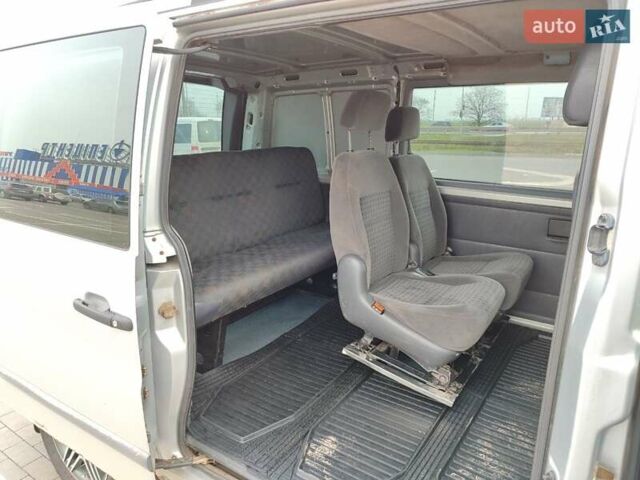 Серый Мерседес Вито, объемом двигателя 2.15 л и пробегом 349 тыс. км за 3950 $, фото 14 на Automoto.ua