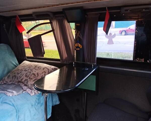 Серый Мерседес Вито, объемом двигателя 2.15 л и пробегом 400 тыс. км за 5541 $, фото 4 на Automoto.ua