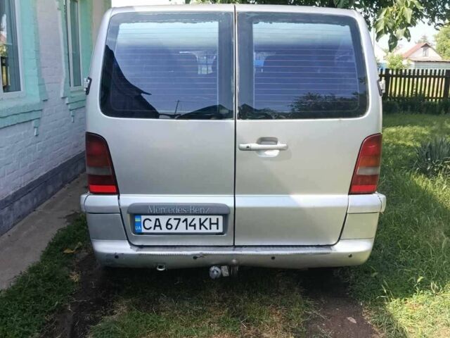 Серый Мерседес Вито, объемом двигателя 2.2 л и пробегом 350 тыс. км за 4700 $, фото 1 на Automoto.ua