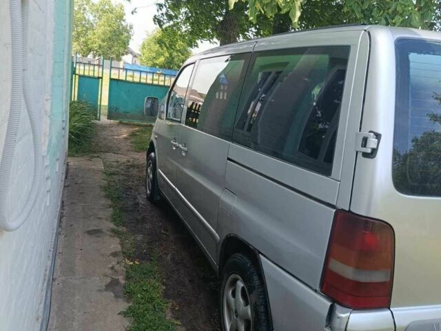 Серый Мерседес Вито, объемом двигателя 2.2 л и пробегом 350 тыс. км за 4700 $, фото 7 на Automoto.ua