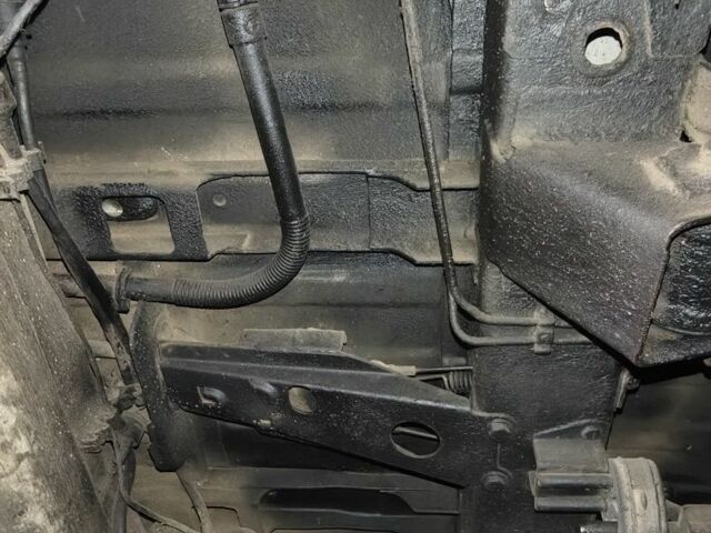 Серый Мерседес Вито, объемом двигателя 2.2 л и пробегом 240 тыс. км за 5400 $, фото 18 на Automoto.ua