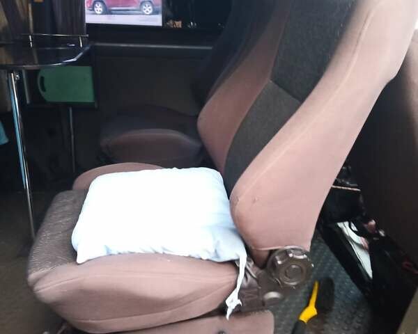 Серый Мерседес Вито, объемом двигателя 2.15 л и пробегом 400 тыс. км за 5541 $, фото 3 на Automoto.ua