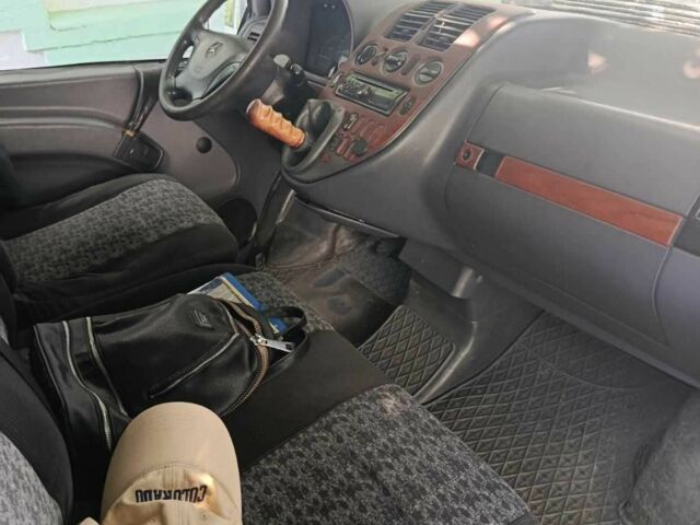 Серый Мерседес Вито, объемом двигателя 2.2 л и пробегом 350 тыс. км за 4700 $, фото 9 на Automoto.ua