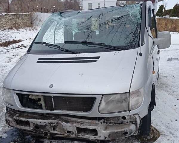 Серый Мерседес Вито, объемом двигателя 2.15 л и пробегом 450 тыс. км за 1500 $, фото 3 на Automoto.ua