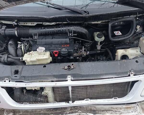 Серый Мерседес Вито, объемом двигателя 2.15 л и пробегом 450 тыс. км за 1500 $, фото 1 на Automoto.ua