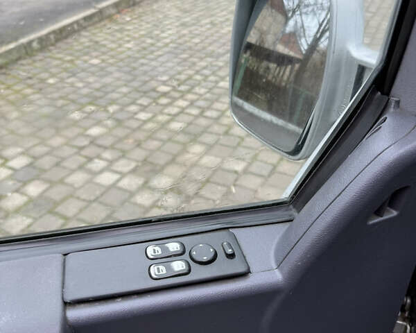 Сірий Мерседес Віто, об'ємом двигуна 2.15 л та пробігом 280 тис. км за 4700 $, фото 13 на Automoto.ua