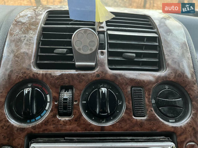 Серый Мерседес Вито, объемом двигателя 2.15 л и пробегом 400 тыс. км за 5000 $, фото 13 на Automoto.ua