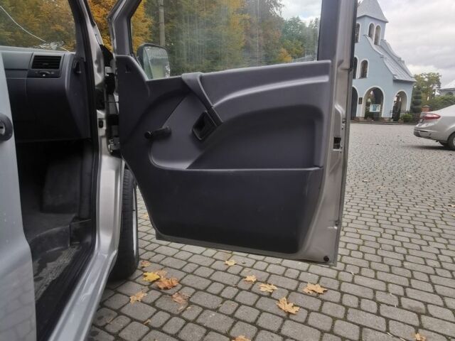 Серый Мерседес Вито, объемом двигателя 2.1 л и пробегом 410 тыс. км за 4500 $, фото 9 на Automoto.ua