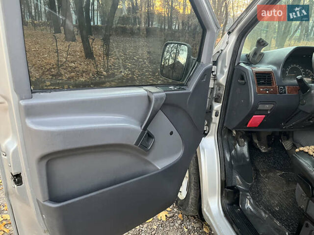 Серый Мерседес Вито, объемом двигателя 2.15 л и пробегом 400 тыс. км за 5000 $, фото 9 на Automoto.ua