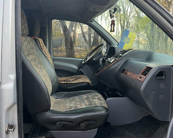 Серый Мерседес Вито, объемом двигателя 2.15 л и пробегом 400 тыс. км за 5000 $, фото 7 на Automoto.ua