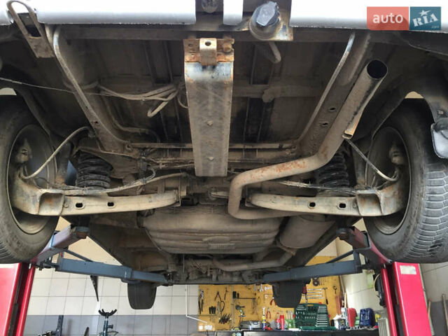 Серый Мерседес Вито, объемом двигателя 2.15 л и пробегом 300 тыс. км за 4874 $, фото 18 на Automoto.ua