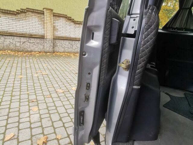 Серый Мерседес Вито, объемом двигателя 2.1 л и пробегом 410 тыс. км за 4500 $, фото 13 на Automoto.ua