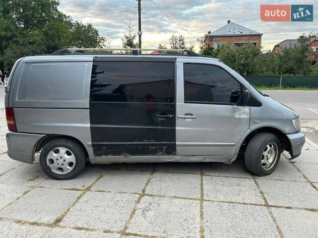Серый Мерседес Вито, объемом двигателя 2.15 л и пробегом 500 тыс. км за 3000 $, фото 1 на Automoto.ua