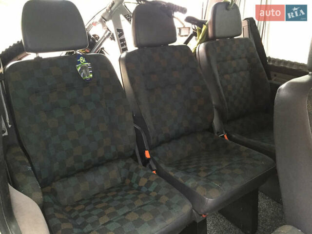 Серый Мерседес Вито, объемом двигателя 2.15 л и пробегом 300 тыс. км за 4874 $, фото 8 на Automoto.ua