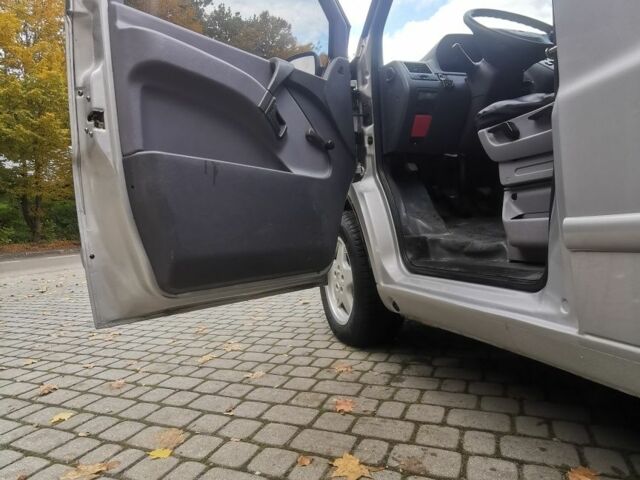 Серый Мерседес Вито, объемом двигателя 2.1 л и пробегом 410 тыс. км за 4500 $, фото 12 на Automoto.ua