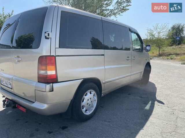 Серый Мерседес Вито, объемом двигателя 2.15 л и пробегом 423 тыс. км за 6500 $, фото 4 на Automoto.ua