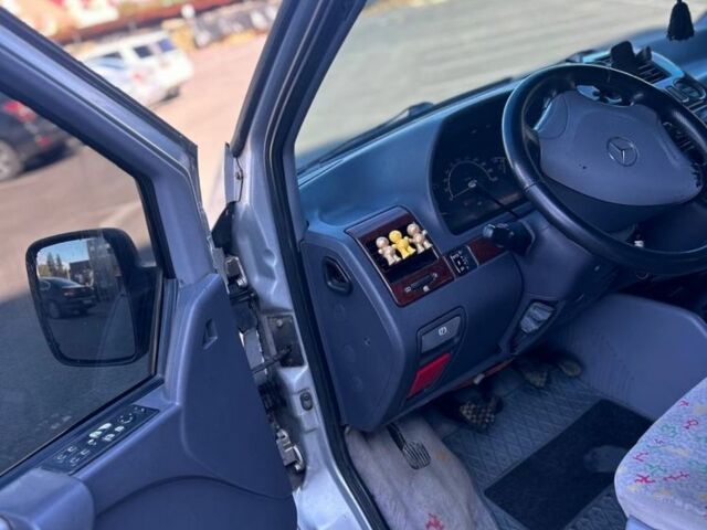 Серый Мерседес Вито, объемом двигателя 2.1 л и пробегом 520 тыс. км за 4800 $, фото 6 на Automoto.ua