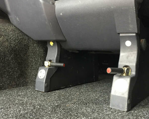 Серый Мерседес Вито, объемом двигателя 2.15 л и пробегом 300 тыс. км за 4874 $, фото 11 на Automoto.ua