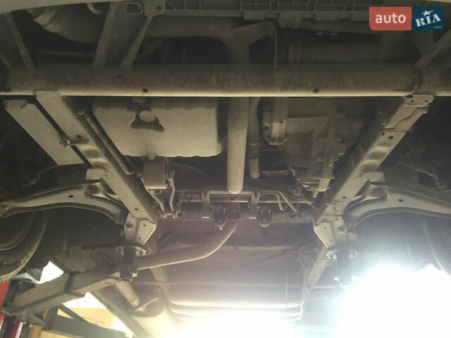 Серый Мерседес Вито, объемом двигателя 2.15 л и пробегом 300 тыс. км за 4874 $, фото 17 на Automoto.ua