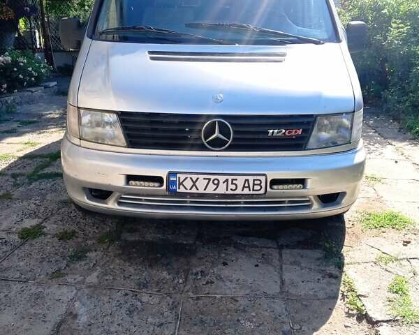 Серый Мерседес Вито, объемом двигателя 2.15 л и пробегом 300 тыс. км за 6700 $, фото 3 на Automoto.ua