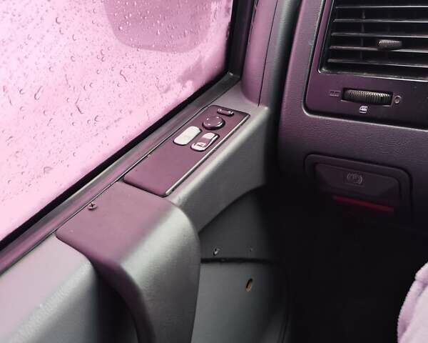 Серый Мерседес Вито, объемом двигателя 2.15 л и пробегом 393 тыс. км за 2950 $, фото 11 на Automoto.ua