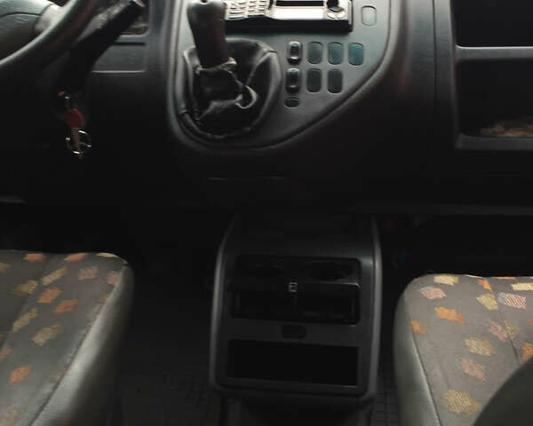 Серый Мерседес Вито, объемом двигателя 2.15 л и пробегом 300 тыс. км за 4874 $, фото 13 на Automoto.ua