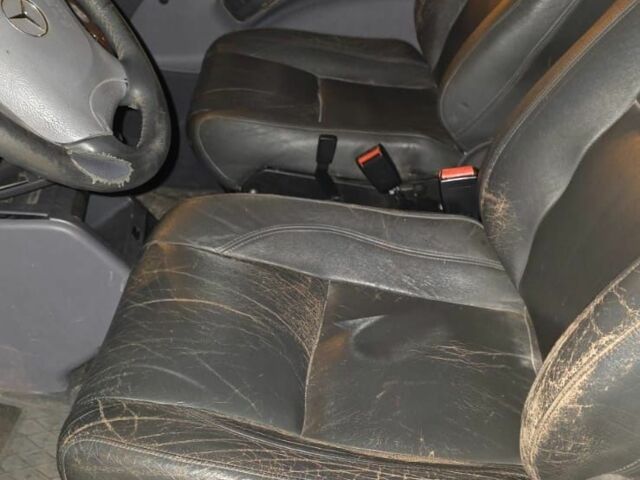 Серый Мерседес Вито, объемом двигателя 2.2 л и пробегом 290 тыс. км за 2550 $, фото 5 на Automoto.ua