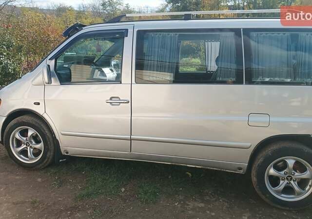 Серый Мерседес Вито, объемом двигателя 2.1 л и пробегом 415 тыс. км за 5600 $, фото 1 на Automoto.ua