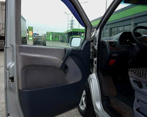 Сірий Мерседес Віто, об'ємом двигуна 2.2 л та пробігом 400 тис. км за 6499 $, фото 8 на Automoto.ua