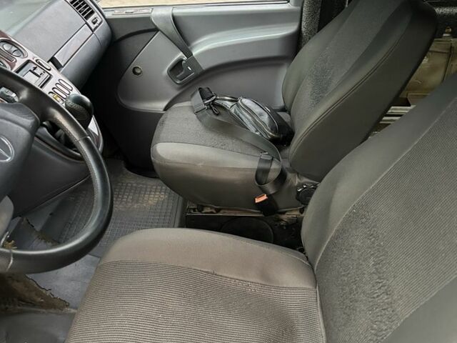 Серый Мерседес Вито, объемом двигателя 2.1 л и пробегом 320 тыс. км за 4500 $, фото 6 на Automoto.ua