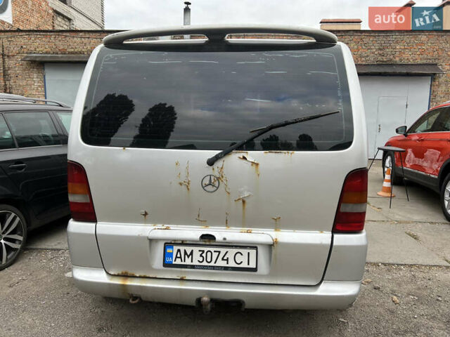 Серый Мерседес Вито, объемом двигателя 2.2 л и пробегом 370 тыс. км за 3600 $, фото 3 на Automoto.ua