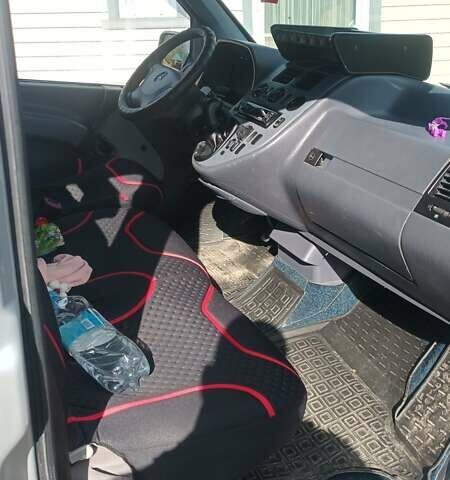 Серый Мерседес Вито, объемом двигателя 2.1 л и пробегом 415 тыс. км за 5600 $, фото 6 на Automoto.ua