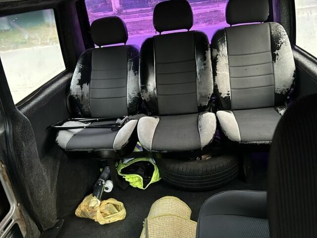 Серый Мерседес Вито, объемом двигателя 2.1 л и пробегом 320 тыс. км за 4500 $, фото 7 на Automoto.ua