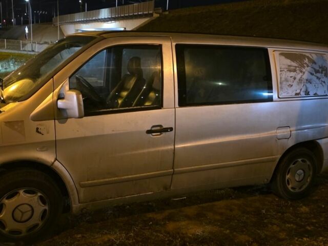 Серый Мерседес Вито, объемом двигателя 2.2 л и пробегом 290 тыс. км за 2550 $, фото 1 на Automoto.ua