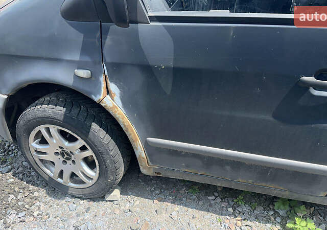 Серый Мерседес Вито, объемом двигателя 2.2 л и пробегом 320 тыс. км за 2700 $, фото 1 на Automoto.ua