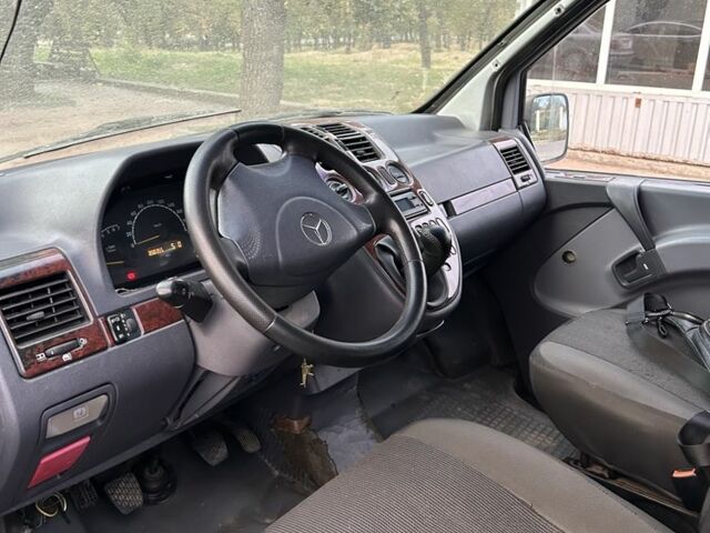 Серый Мерседес Вито, объемом двигателя 2.1 л и пробегом 320 тыс. км за 4500 $, фото 5 на Automoto.ua