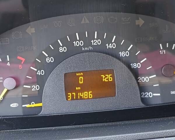 Серый Мерседес Вито, объемом двигателя 2.15 л и пробегом 371 тыс. км за 7200 $, фото 3 на Automoto.ua